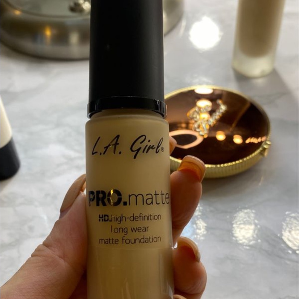LA GIRL FOUNDATION & PRIMER